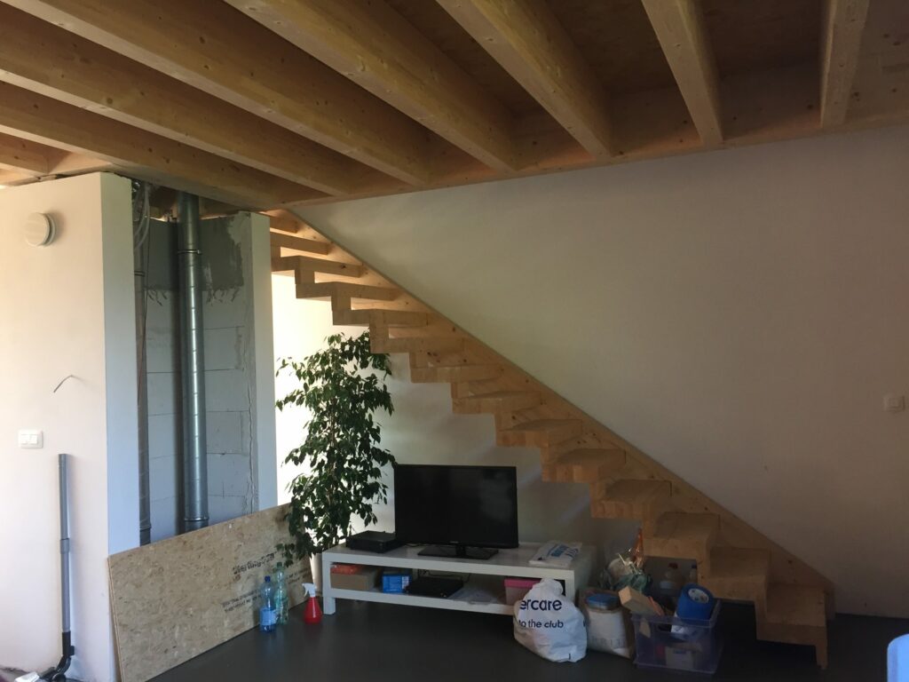 Menil, Braine-l’Alleud : séjour et escalier