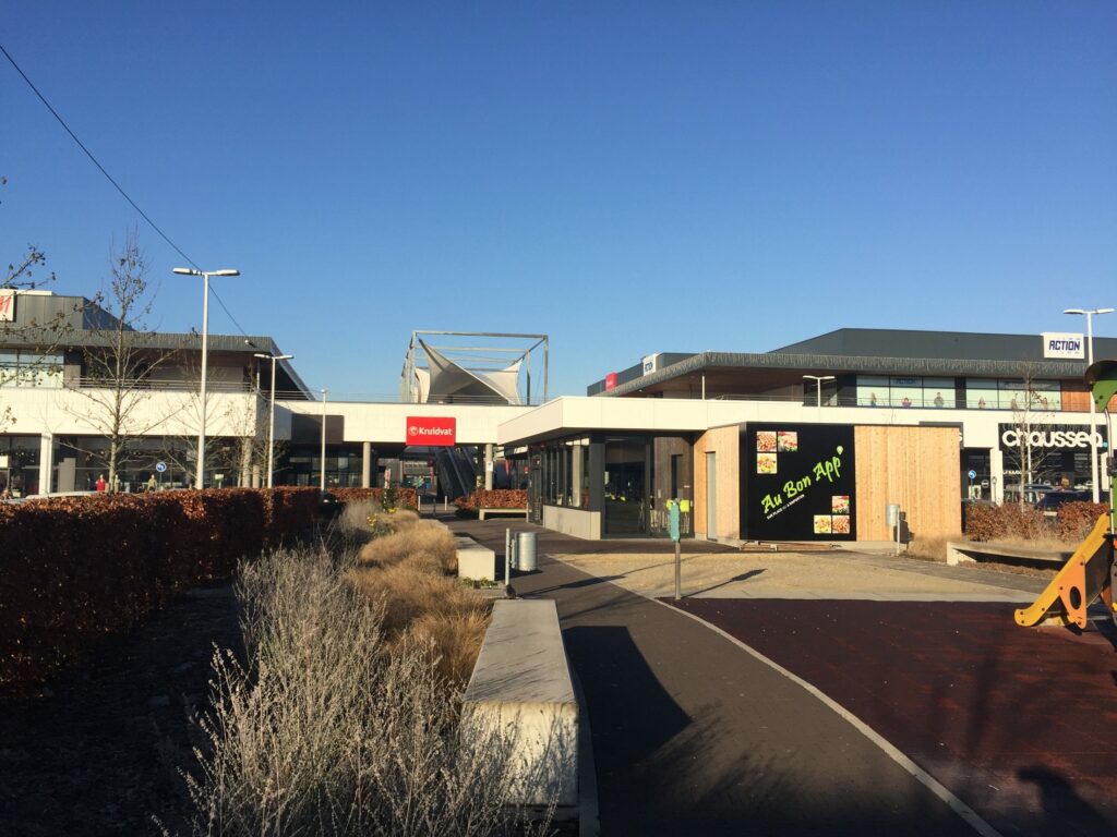 Pavillon Horeca, Mouscron : abords
